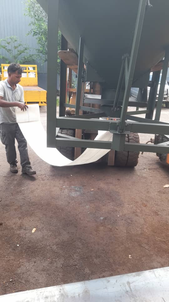 concrete bucket with 200mm hose